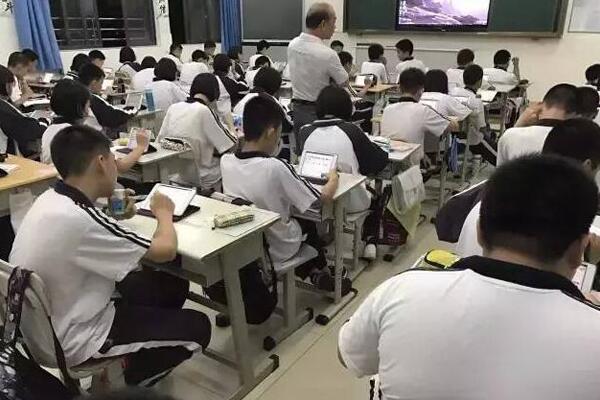 師生人手一臺平板電腦 ,這樣的課堂你上過嗎？